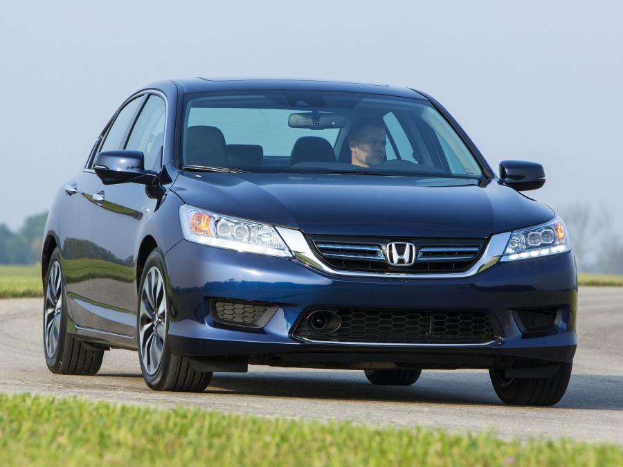  Honda Accord Hybrid Touring 2013 года  (US) (фото 8 из 30)